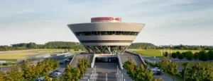 Porsche's private 5G network controls robotics without cables