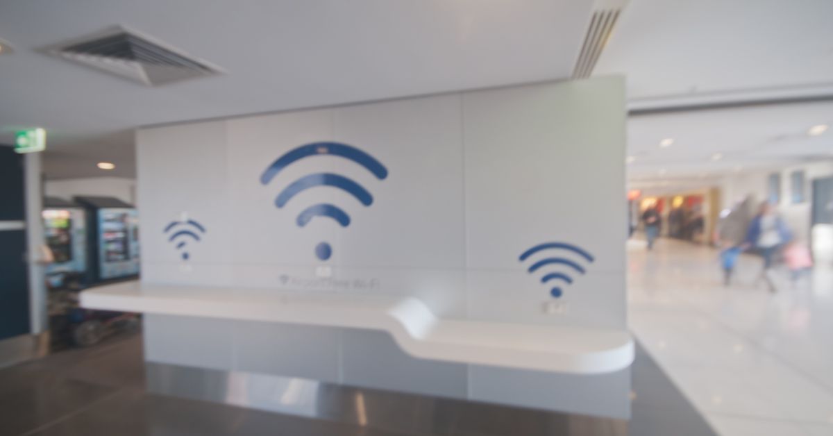 Image showcasing Airport Connectivity: 5G, Wi-Fi 6, Private Networks & Edge